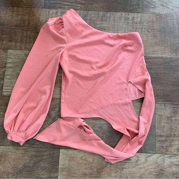 Lovers & Friends Kendall pink single sleeve side tie blouse - Picture 5 of 14